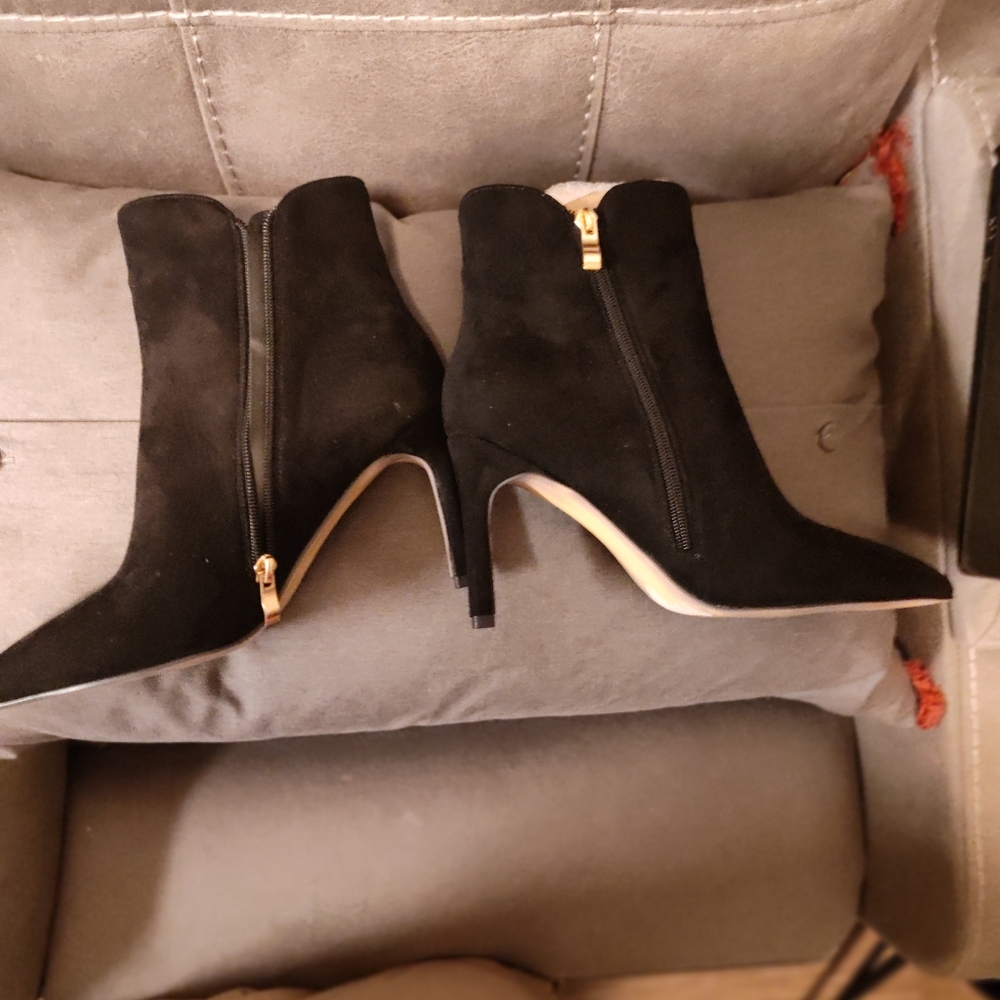 Boots - Picture 3 of 6